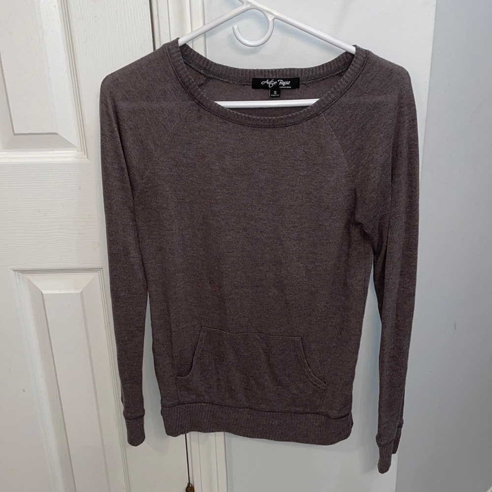 Active Basic front pocket light sweater